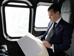 Medvedev'den Nükleer Silahsızlanma Anlaşmasına Onay