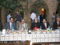 Farklı İki Dinin Mensupları Mardin'deki Bin 600 Yıllık Manastırda Verilen Hoşgörü İftarında Buluştu