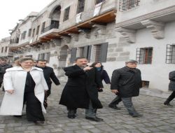 Aslı İle Kerem’in Heykeli Tarihi Kayseri Evlerinin Önüne Yapılacak