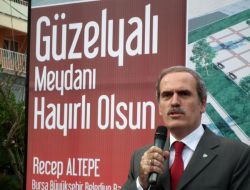 Güzelyalı Kent Meydanı İçin Eski Belediye Binası Yıkıldı