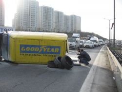 Tem'de Devrilen Minibüs Trafiği Felç Etti!