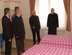 Vali Erkmen, Başbakan’ın Açacağı Yurtta İncelemelerde Bulundu