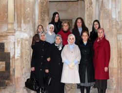 Bayan Erdoğan, Ahmedi Hani Türbesi Ve İshakpaşa Sarayı'nı Gezdi