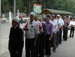 Adana'da Mezarlıklarda Kur'an Okumak İsteyen Kişiler Sınavdan Geçirildi