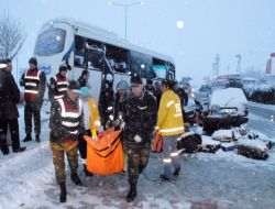 Kayseri-Niğde Karayolunda Trafik Kazası: 2 Ölü, 8 Yaralı
