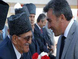 Güzelbahçe'de Gazilere Karanfil Verildi