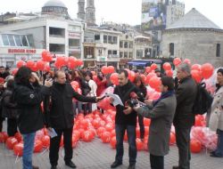 Atanamayan Öğretmen Adaylarından Balonlu Eylem