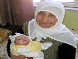 Yahyalılı Nine Torununun Torununu Kucağına Almanın Sevincini Yaşadı