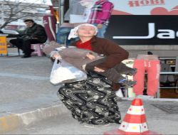 Kucağında Bebeğiyle Yankesicilik Yaparken Yakalandı