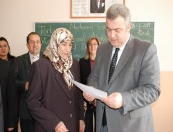 Emine Erdoğan Öncülük Etti, 73 Yaşında Okuma Yazma Öğrendi!