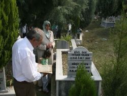 Bayram Öncesi Mezarlıklar Doldu Taştı!