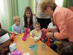 Romanya'da Maaşları Kesilen Koruyucu Aileler Baktıkları Çocukları Devlete İade Ediyor