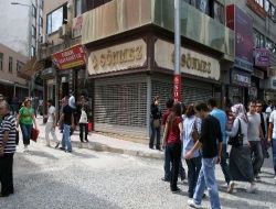 Öldürülen İşadamının Gebze'deki Dükkanları Kapalı