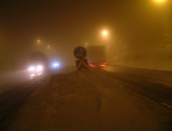 Bolu Dağı Geçişinde Sis Ve Kar Yağışı Etkili Oluyor!!