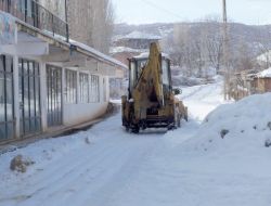Yağış Durdu, Ekipler Kar Temizleme Çalışmasına Başladı