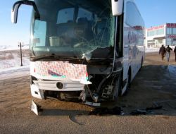 Otomobilde Sıkışan Sürücüyü İtfaiye Kurtardı
