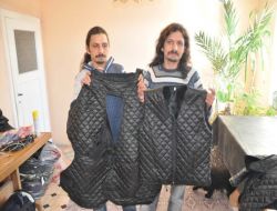 İkiz Kardeşlerin Ürettiği Isıtmalı Pantolon Ve Yelekler Büyük İlgi Görüyor