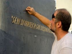 Ünlü Heykeltıraş Diyarbakır'ı Anlamak İçin İki Gün Çıplak Ayakla Dolaştı
