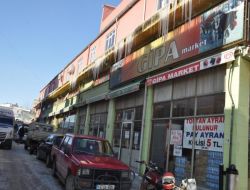 Çatılardan Sarkan Buz Saçakları Tehlike Saçıyor