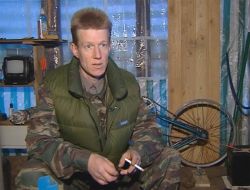 Evsiz Rus, Robinson Crusoe'a Özendi; Ormanda Tek Başına Yaşıyor