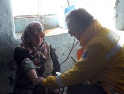 Hamile Kadını Kontrole Kar Patentli Ambulansla Gittiler