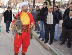 SP'li Gençlerden, Cumhuriyet Caddesi'nde Eşekli Protesto