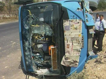Otobüs Yan Yattı: 39 Polis Yaralı