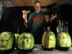 Putin Ve Medvedev'i Karpuza Çizdi!