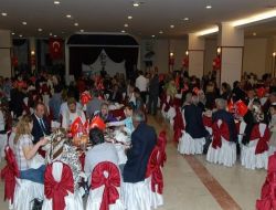 Denizli Valisi Erkmen Gazi Ve Şehit Yakınlarına İftar Yemeği Verdi