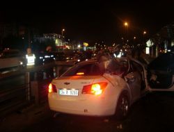 Bariyerlere Giren Otomobildeki Kadın Öldü