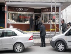 Hırsızlar, Kuyumcuya Ulaşmak İçin İki Duvar Birden Deldi