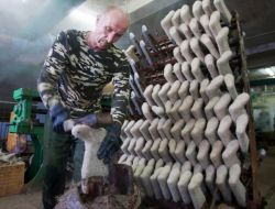 Rusya'nın Geleneksel Köy Çizmesi 'valenki' Avrupa'da Moda Oldu