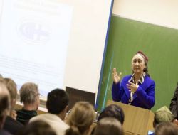 Rabia Kadir Finlandiya’da Konuştu: Gözaltındaki Uygur Türkleri Kayboluyor!