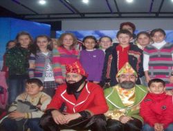 Manyas Polisi Başarılı Öğrencileri Tiyatroya Götürdü