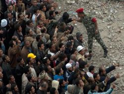 Mısır’da Ordu, Tahrir Meydanı’ndaki Göstericileri Dağıtmaya Çalışıyor