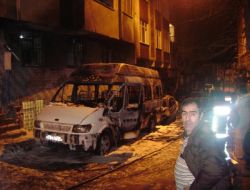 Esenler’de Kundaklanan 3 Araç Alev Alev Yandı
