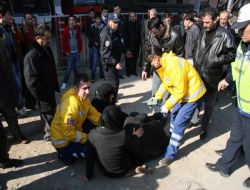 Kamyonet İşyerine Girdi: 2 Ölü, 2 Yaralı!