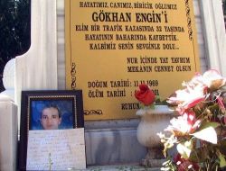 Annenin, Oğlunun Mezarına Bıraktığı Mektup Vatandaşları Duygulandırdı