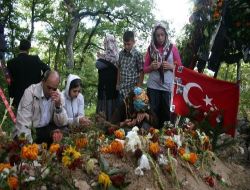 Oğlundan Ayrı İlk Bayramını Geçiren Şehit Annesi: Bu Bayram Gelemedin Oğlum