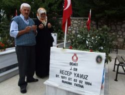 Gözü Yaşlı Şehit Aileleri, Bayrama Şehitlikte Girdi