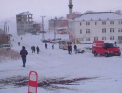Yollar Buz Tuttu; Araçlar Yoldan Çıktı!
