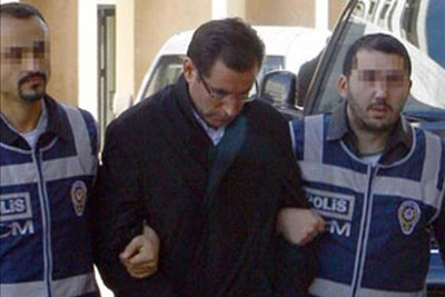 Rüşvet soruşturmasında 9 kişi firarda!