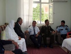 Dörtyol Kaymakamı Sandıkçı Şehit Ailelerini Bayramda Yalnız Bırakmadı