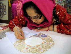 Taşkent’te Renkli İran Devrimi Sergisi