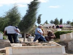 Bayramda Mezarlıklar Doldu Taştı