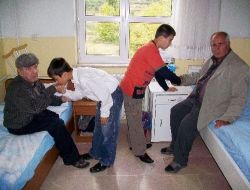 Devrekli Çocuklar Huzurevi Sakinlerini Sevindirdi