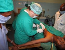 Türk Doktorlar, Kamerun'da İlk Göğüs Ameliyatını Başarıyla Yaptı