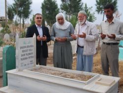 Suruçlular Başsavcı Yalçınkaya'yı Ağabeyinin Mezarına Bekliyor