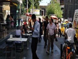 Kahvehaneler Kaldırımlara Taşındı, Vatandaş Tepkili