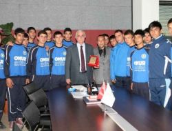 Liseli Futbolcular Başarılarını Aldırmaz Ve Tuncel İle Paylaştı